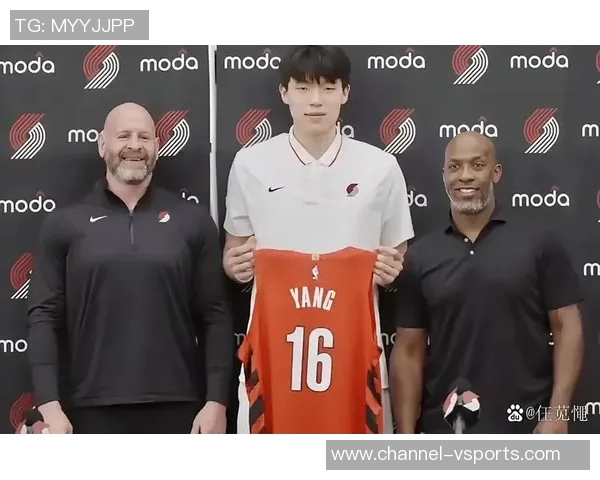 比卢普斯称赞杨瀚森展现出色比赛节奏与精彩表现 比卢普斯称赞杨瀚森展现出色比赛节奏与精彩表现