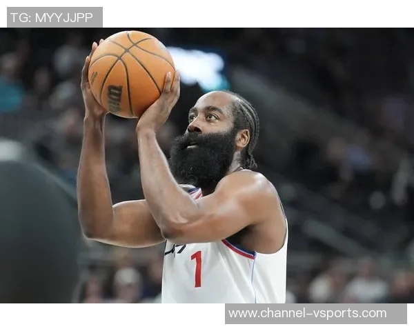 哈登季前赛表现平平场均仅得6分助攻77命中率波动大引发关注 哈登季前赛表现平平场均仅得6分助攻77命中率波动大引发关注