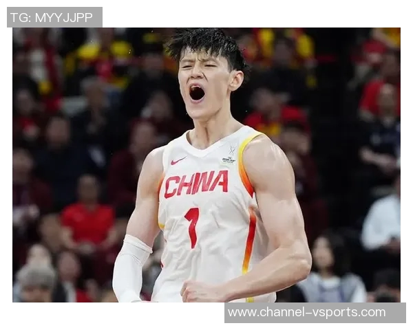 曾凡博上场即紧逼布克遭吹防守犯规展现CBA防守强度 曾凡博上场即紧逼布克遭吹防守犯规展现CBA防守强度