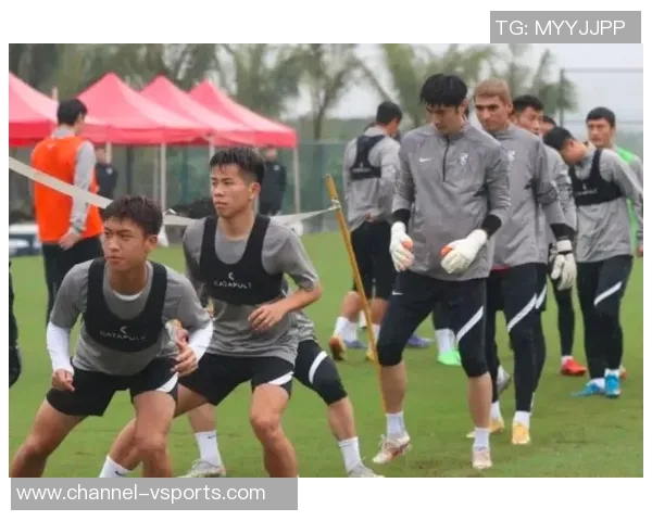 武汉三镇应全力以赴续约邓涵文以增强球队竞争力