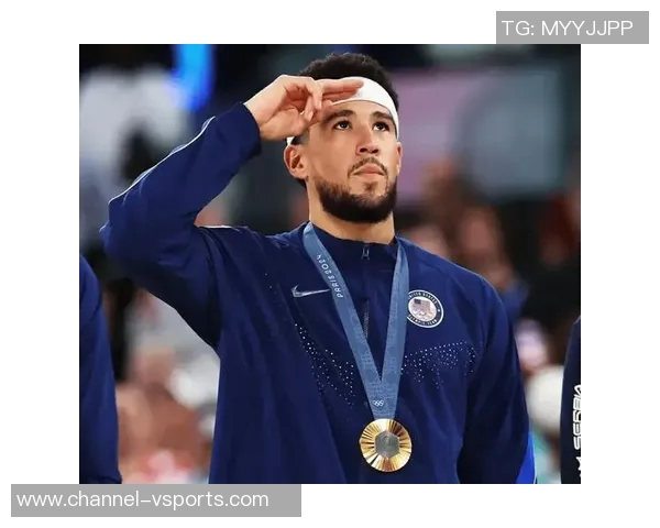 布克复出状态回暖19投6中斩获17分6助攻三分球命中率高达44